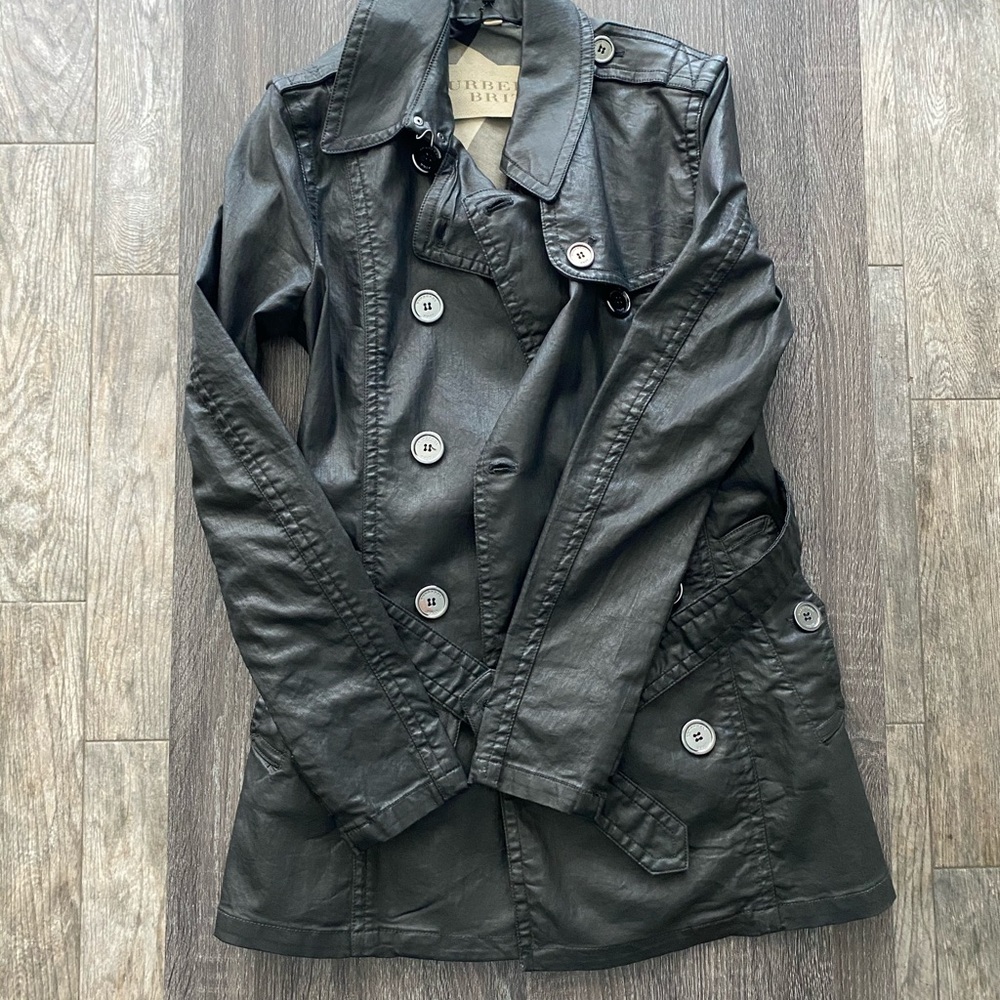 *NWT* Burberry Coat Trench VERY DISCOUNTED!